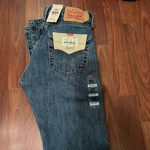 NWT Levi’s 501 28x32
